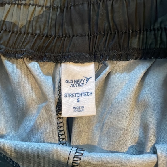 Old Navy size small camo active joggers - Picture 4 of 7